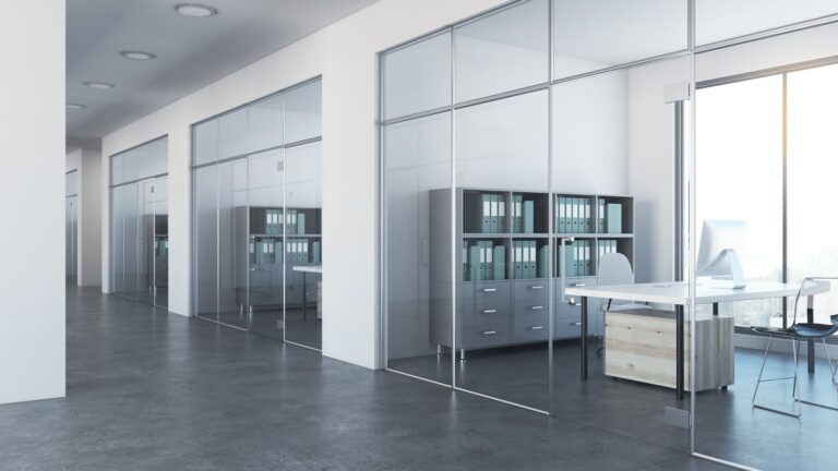 A image of very clean office