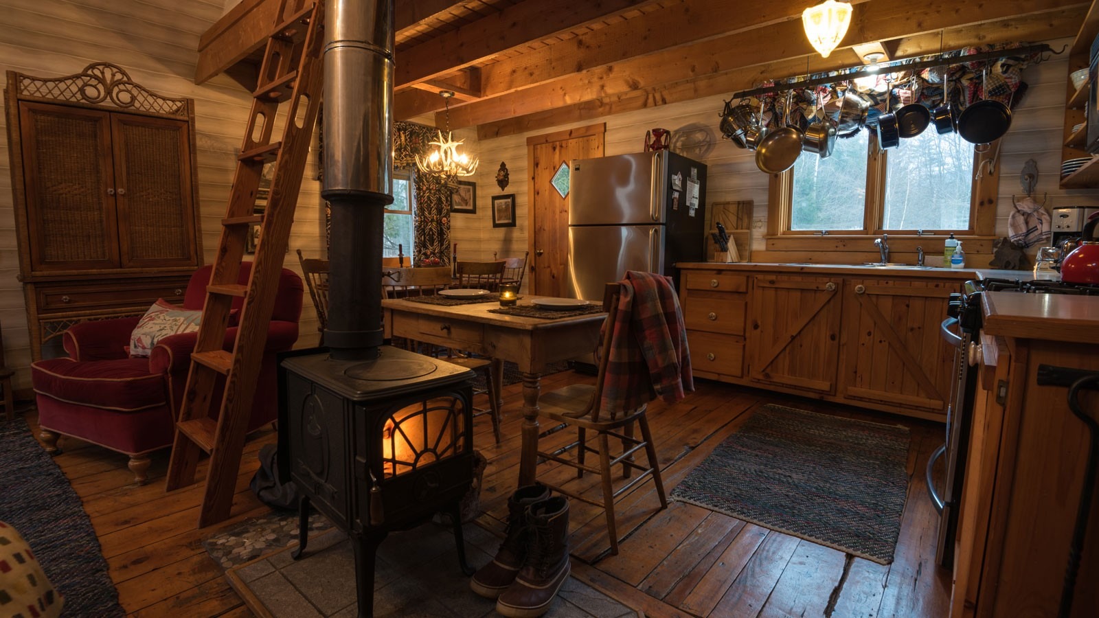 An image of an Cabin kitchen house